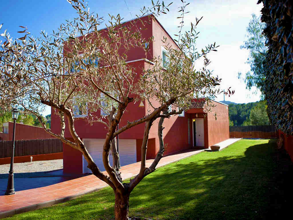 Location de villa à sitges: façade de la villa