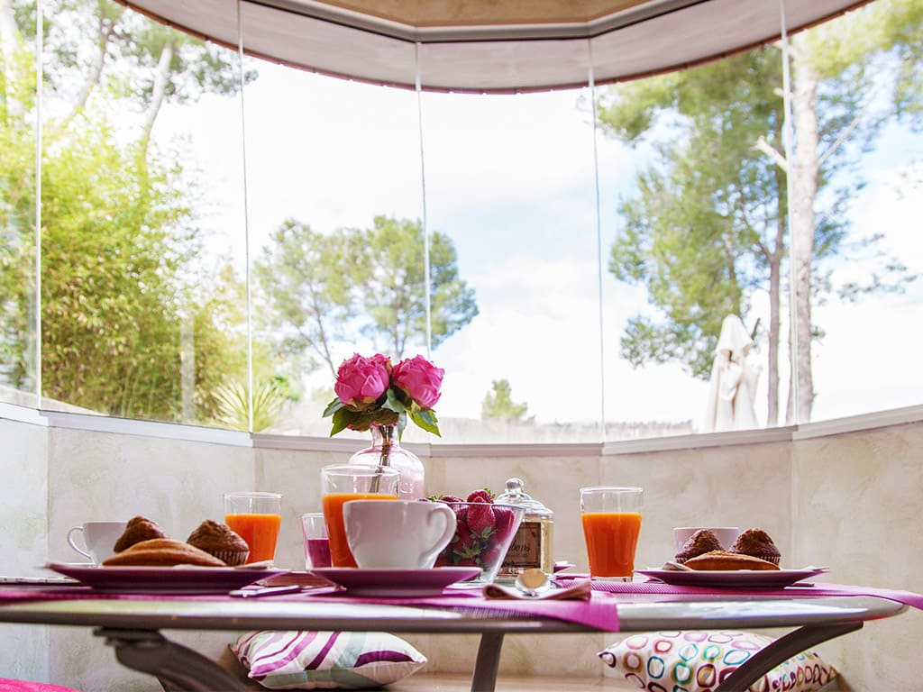 ÔÇïVilla à Barcelona avec piscine: petite table pour repas