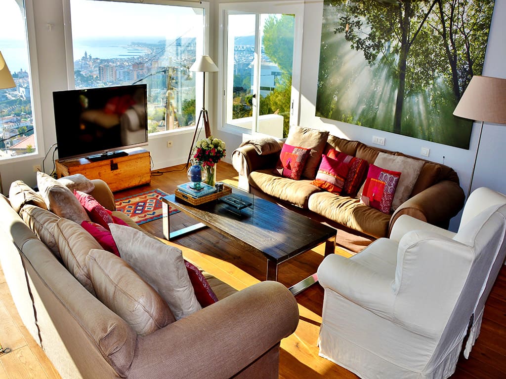 Location de Villa à Barcelone au bord de la mer: salon avec vue sur Sitges