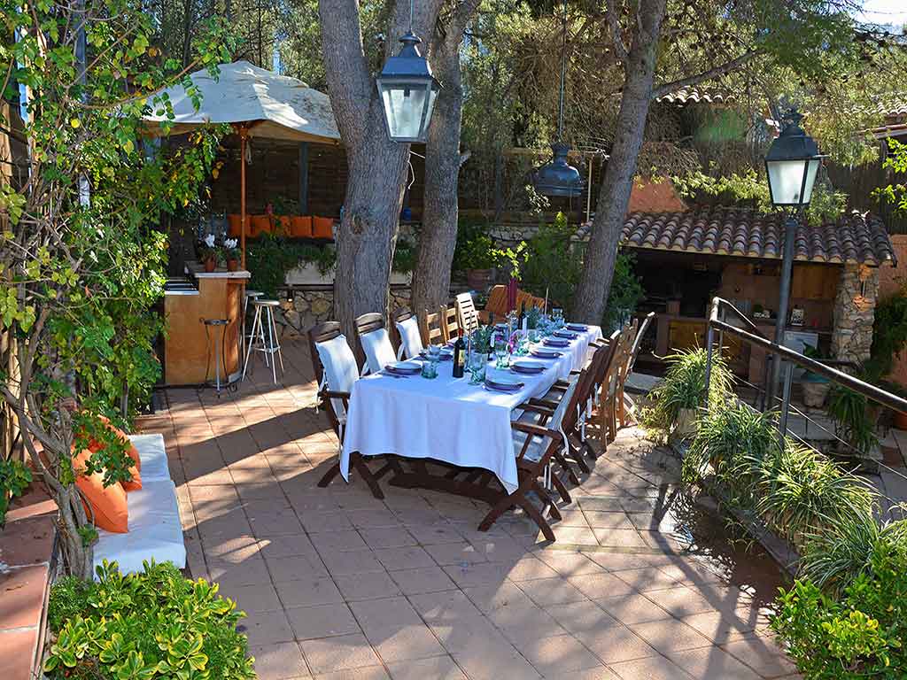 Villa de vacances à Sitges: salle à manger à l'air libre