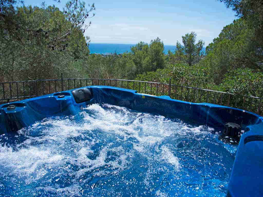 Villa de vacances à Sitges proche de Barcelone: jacuzzi extérieur