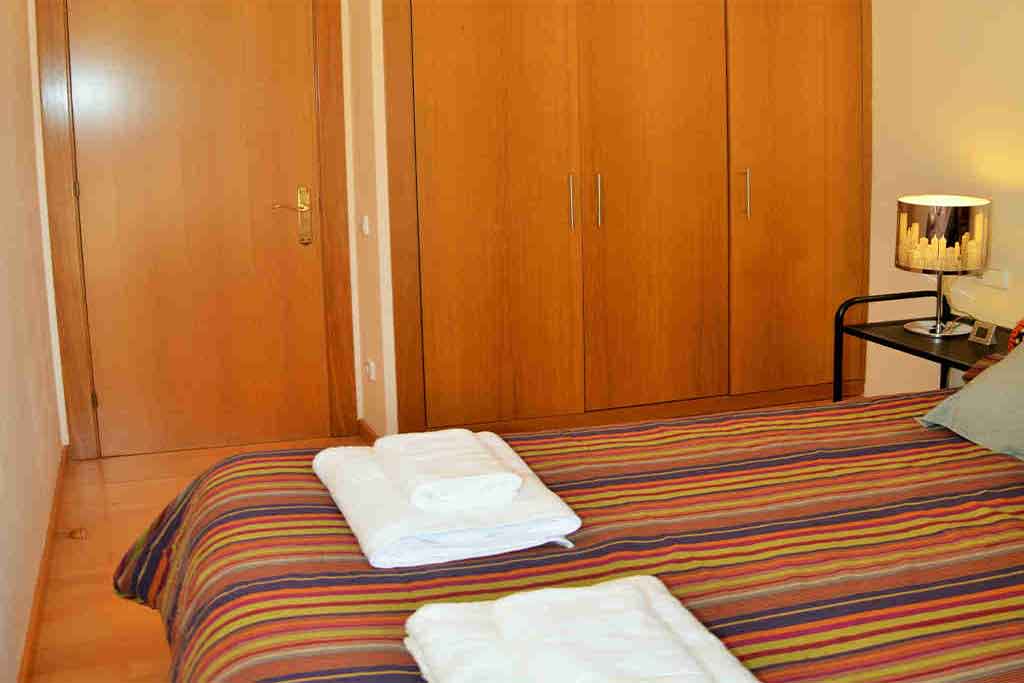 chambre avec lit double