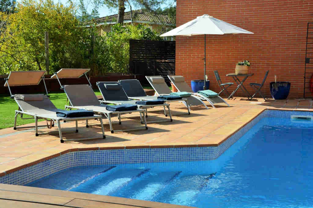 chaises longues