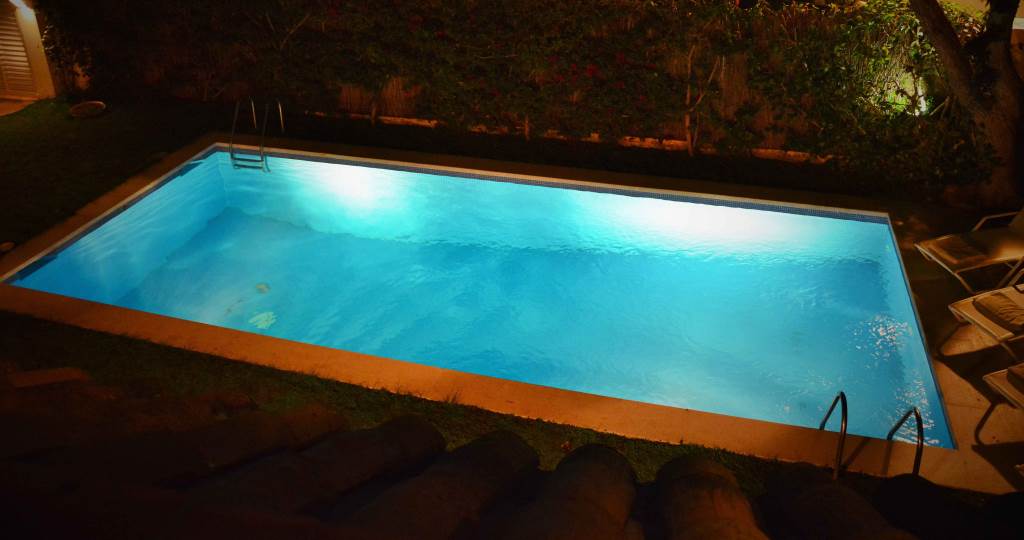 Piscine dans une maison de luxe