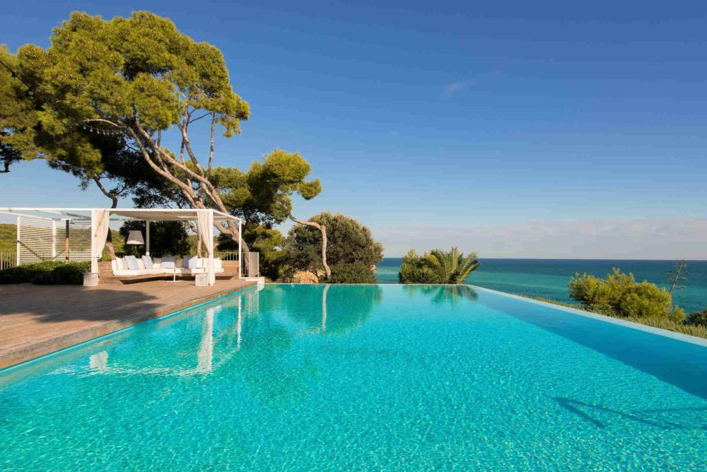 Villa piscine bord de la mer