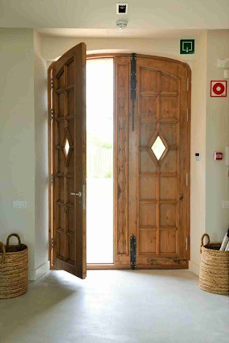 Grabnde porte d'entrée de la villa