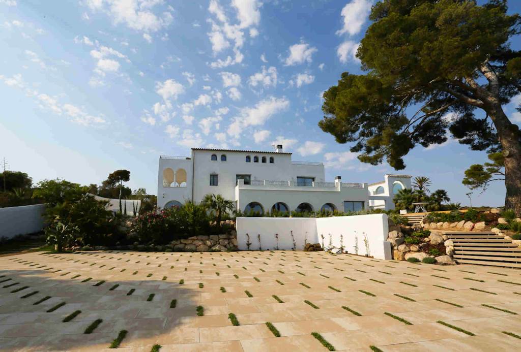 Villa avec piscine au bord de la mer