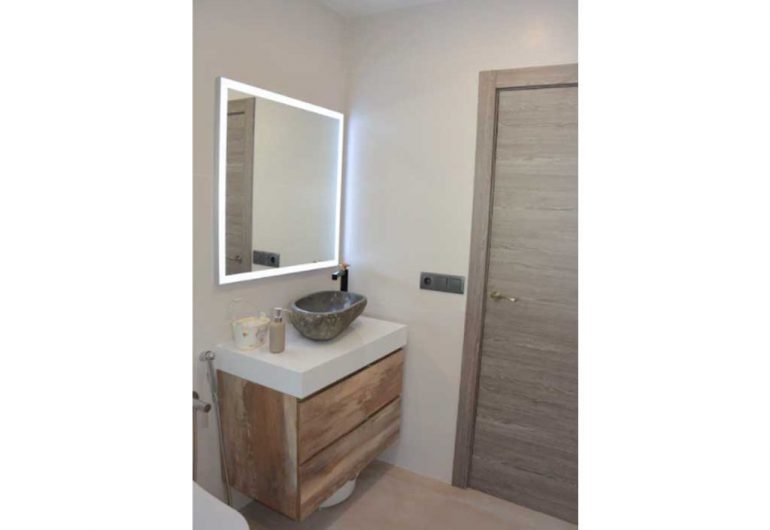 Mirroir avec lavabo moderne