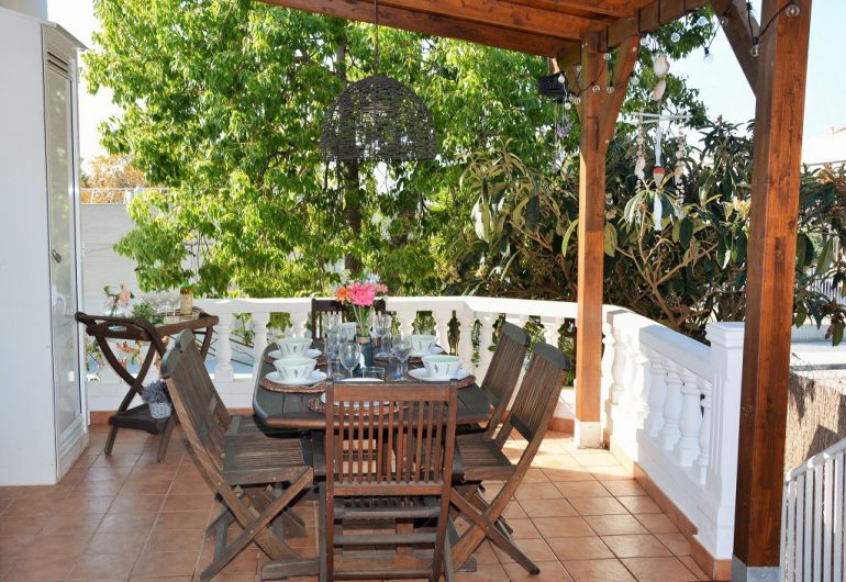Table a manger dans le jardin