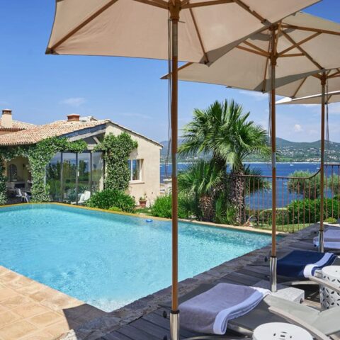 villa blue med