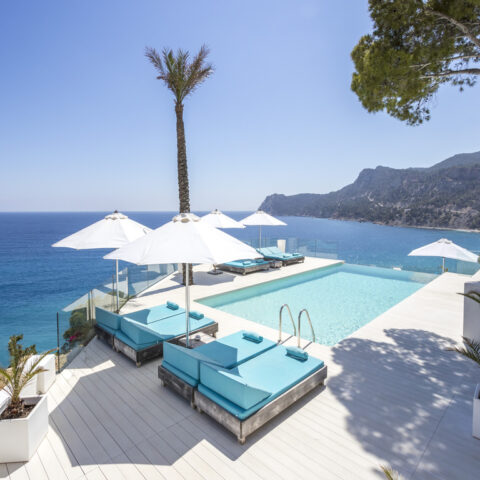Villa de luxe à Ibiza avec vue sur la mer près de la plage