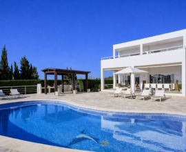 villa de luxe avec salle de sport privée à Ibiza