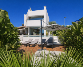 Location de villa de luxe à Ibiza avec jacuzzi et terrasses privées