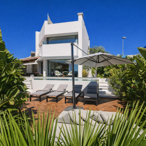Location de villa de luxe à Ibiza avec jacuzzi et terrasses privées