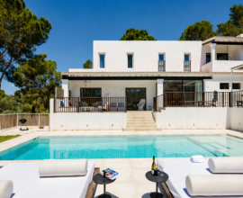 Villa de luxe pour vacances privées à Ibiza avec piscine