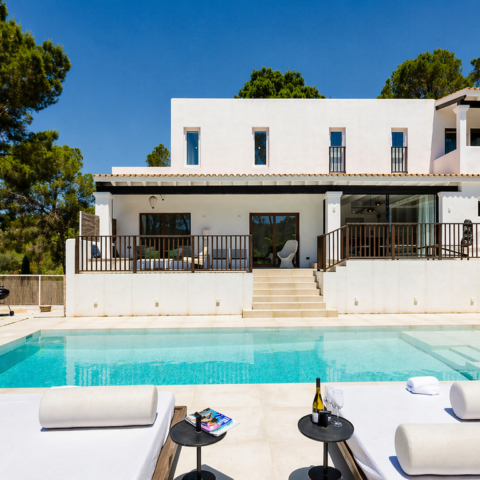 Villa de luxe pour vacances privées à Ibiza avec piscine