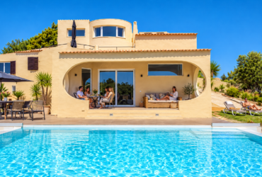 villas de luxe dernière minute à Faro avec piscine et jardin